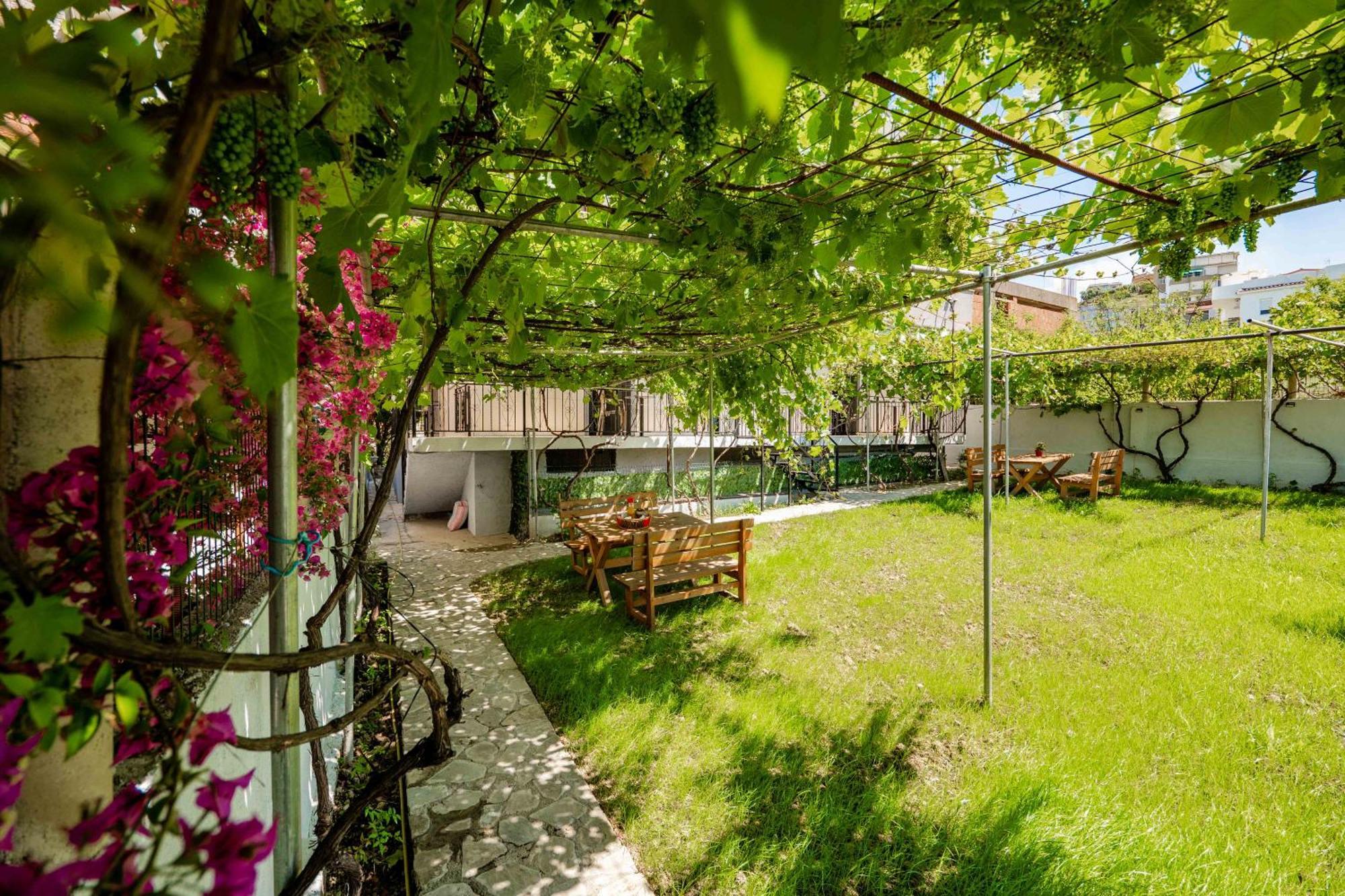 Kalpazo Kaja Vila Garden Golem  Exteriör bild