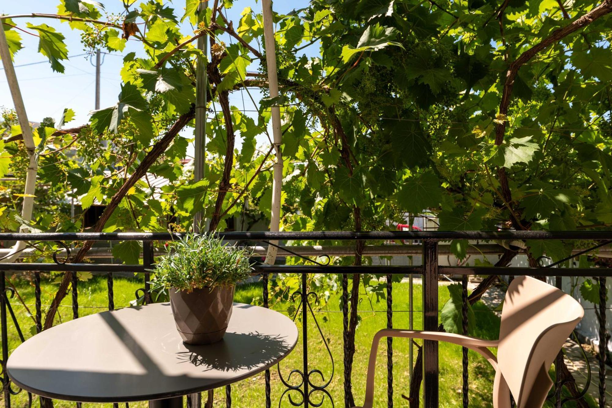 Kalpazo Kaja Vila Garden Golem  Exteriör bild